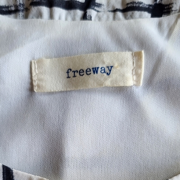 White and black flowy halter top - Picture 3 of 3